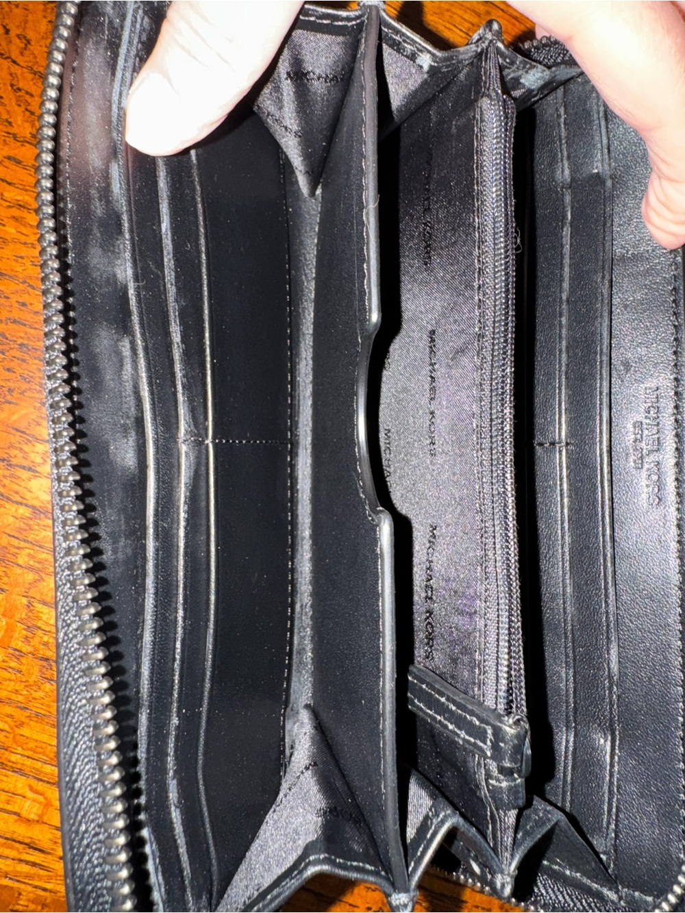 Michael Kors Black Wallet with White Graffiti Print - Picture 6 of 9